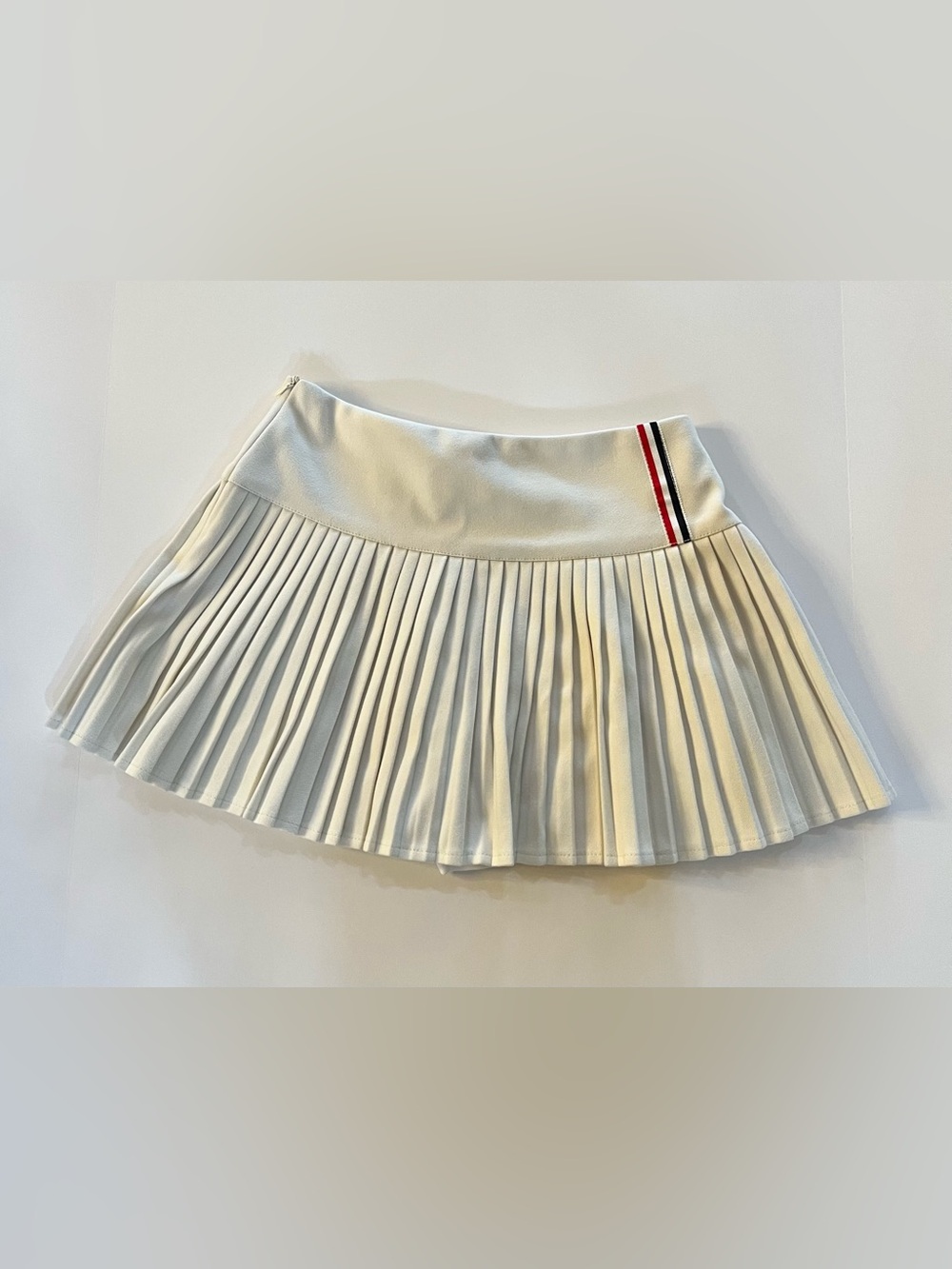 Cream Pleated Tennis Golf Skort with Red Black Waist Stripe, size Medium